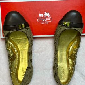 New in Box COACH Delphine Ballet Flats. Khaki/Brown w/ Gold Hardware size 9